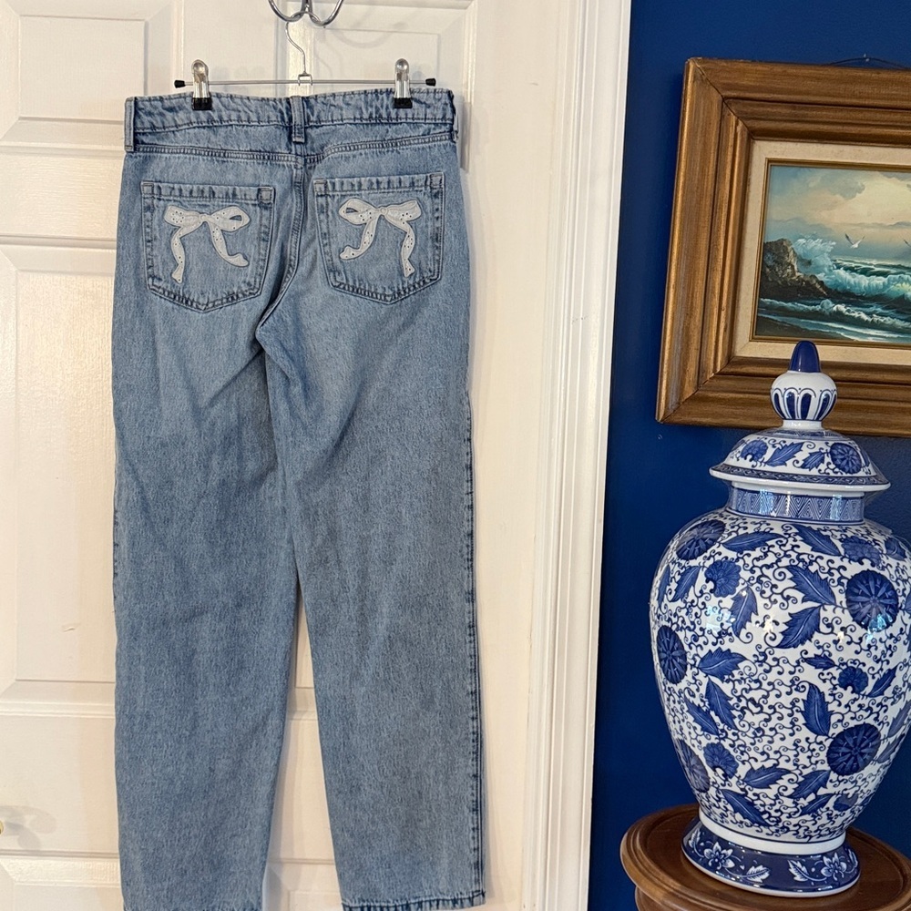 Women’s Hollister Low-Rise Medium Wash Eyelet Bow Loose Jeans Size 26